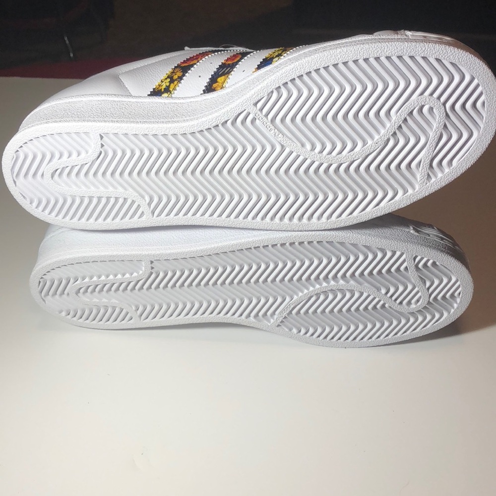 NEW Adidas superstars - Picture 5 of 8